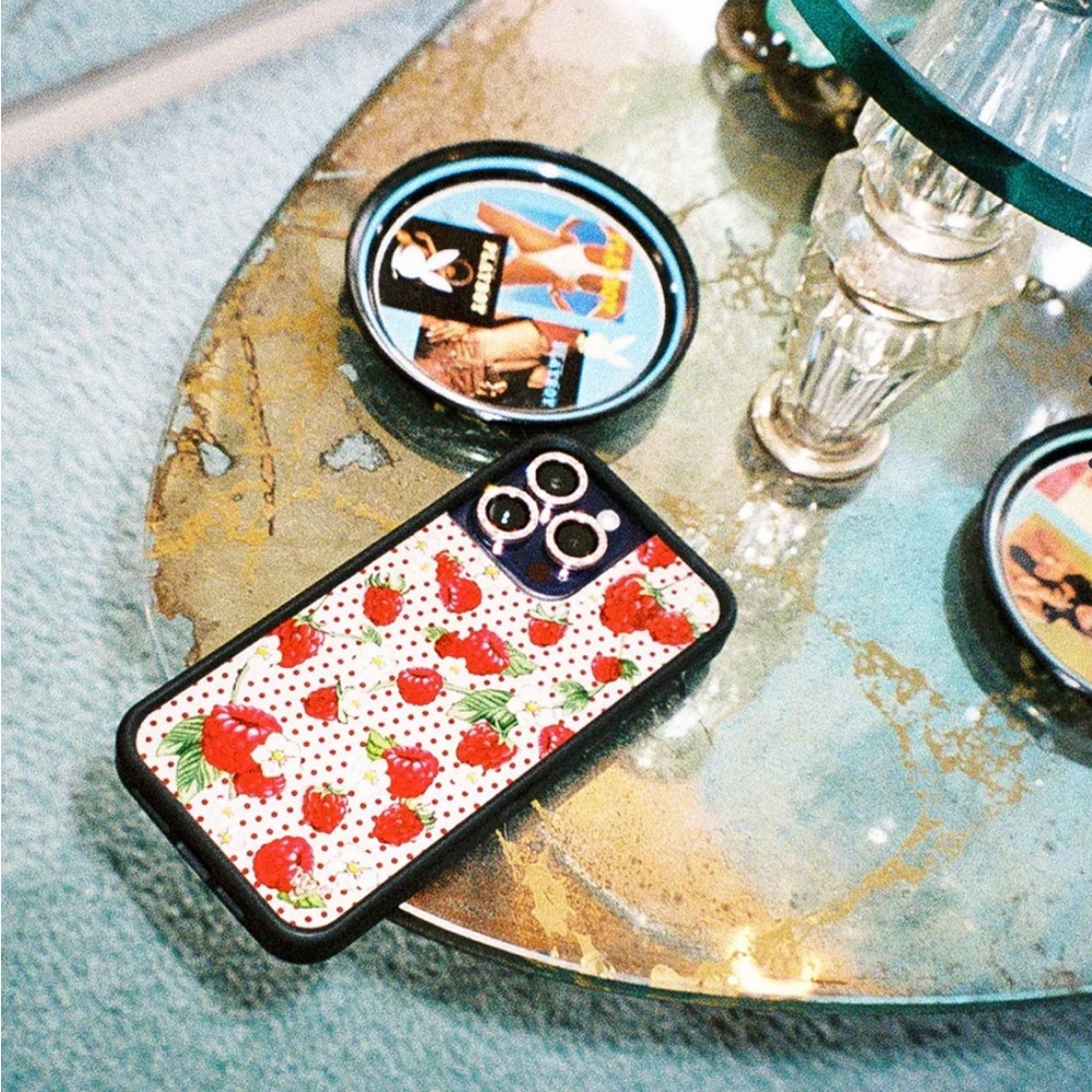 Wildflower Raspberry polka dot iPhone (13/14) Case